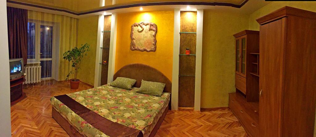 Apartment On Hrushevskoho 28 Loetsk Buitenkant foto